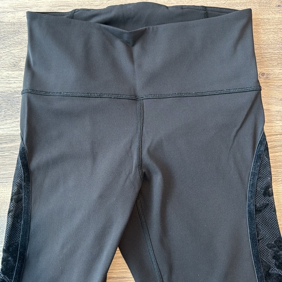 Lululemon Lululemon Wunder Under High-Rise Tight Flocked 28" in Sz 6 - Picture 5 of 16